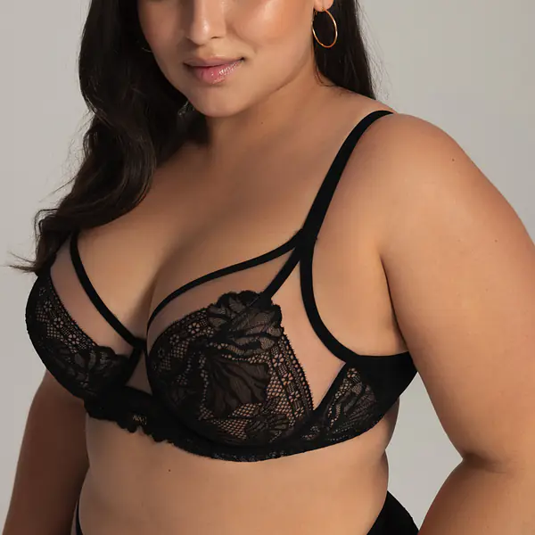 Biustonosz miękki, konstrukcja K-2103
Model AV 2146 HARMONY SOFT BRALETTE to idealne połączenie komfortu i zmysłowego designu. Czarna koronka na cielistym tiulu tworzy elegancki kontrast, który podkreśla piękno biustu. Miękkie miseczki typu bralette delikatnie otulają piersi, zapewniając wygodę i swobodę ruchów. Prześwity w górnych partiach miseczek dodają nuty tajemniczości, a seksownie podkreślony mostek wzmacnia uwodzicielski charakter modelu. Harmony zachwyca nie tylko krojem, ale także finezją ażuru, tworząc efektowną i jednocześnie wygodną bieliznę na każdą okazję.
Skład surowcowy: 88% Poliamid, 8% Bawełna, 4% Elastan.