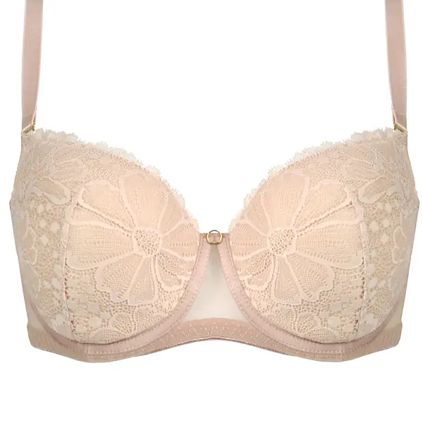 Biustonosz Julia Full Cup 19230 Beige Mediolano to elegancki model stworzony z myślą o pełniejszym biuście i maksymalnym komforcie noszenia. Miseczki typu full cup zostały wyposażone w wyjmowane wkładki push-up, które subtelnie modelują i unoszą biust, pozostawiając możliwość indywidualnej regulacji efektu. Wyższy mostek zapewnia dodatkowe wsparcie i stabilizację. Całość miseczek oraz pokryty delikatną koronką o kwiatowym wzorze, która dodaje bieliźnie romantycznego i kobiecego charakteru. Obwód wykonany z elastycznej siatki i koronki, bez bocznych fiszbin, gwarantuje miękkość i wygodę noszenia. Regulowane ramiączka i klasyczne zapięcie na haftki pozwalają na idealne dopasowanie do sylwetki.
Skład surowcowy: 85% Poliamid, 10% Elastan, 5% Poliester