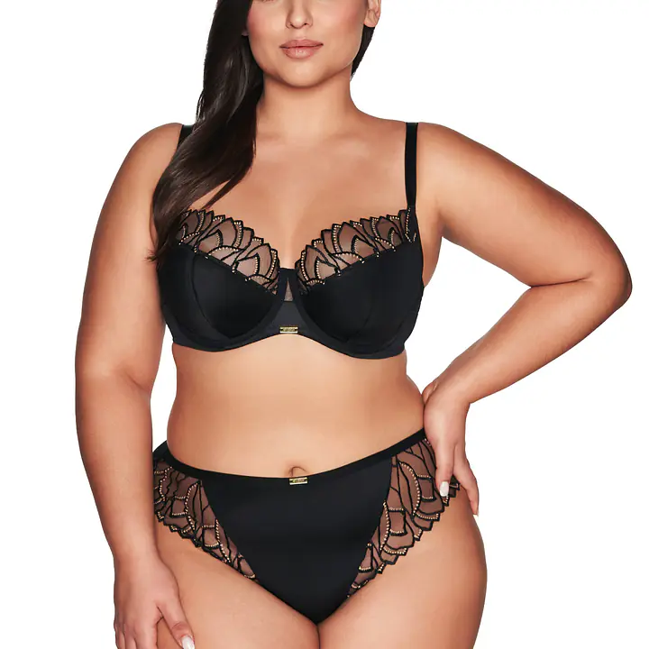 


Zanurz się w niezwykłej wygodzie i delikatności z naszym wyjątkowym kompletem bielizny o typie semi-soft i konstrukcji K-1030. To połączenie komfortu i elegancji, które z pewnością podkreśli Twoją naturalną urodę.
Ramiączka tego modelu, nieodpinane i regulowane za pomocą metalowego, antyalergicznego regulatora, zapewniają doskonałe dopasowanie do Twojej sylwetki. Dwu- lub trzyrzędowe, trójstopniowe haftki zapięcia gwarantują nie tylko stabilność, ale również możliwość dostosowania bielizny do indywidualnych preferencji.
Fiszbiny boczne nie tylko podkreślają kształt, ale również gwarantują niezbędną wsparcie. Konstrukcja K-1030 wyróżnia się subtelnością i równowagą pomiędzy miękkością a wsparciem, co sprawia, że jest idealnym wyborem na co dzień.
Poczuj luksus delikatnych materiałów, które otulają ciało, sprawiając, że każdy moment staje się wyjątkowy. To nie tylko bielizna - to doświadczenie pełne uroku i wyrafinowania. Spraw, aby codzienne chwile były niezapomniane, wybierając nasz komplet bielizny semi-soft o konstrukcji K-1030.
 
n



 