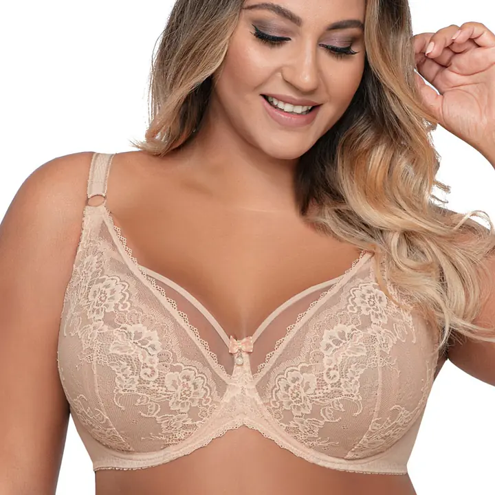 Biustonosz Ava AV 1824 Beige to koronkowy model typu soft z fiszbinami, który zapewnia wyjątkowy komfort i efektowne podtrzymanie biustu. Miseczki wykonano z podwójnej warstwy: wewnętrzna to delikatny tiul, a zewnętrzna to piękna, wyrafinowana koronka. Regulowane, nieodpinane ramiączka pozwalają na idealne dopasowanie, a subtelne paseczki dodają całości uwodzicielskiego charakteru. Konstrukcja biustonosza została zaprojektowana tak, aby doskonale wspierać każdy rodzaj biustu. Skład materiału: 88% poliamid, 8% bawełna, 4% elastan, co zapewnia trwałość i wygodę noszenia.
Skład: 88% Poliamid, 8% Bawełna, 4% Elastan